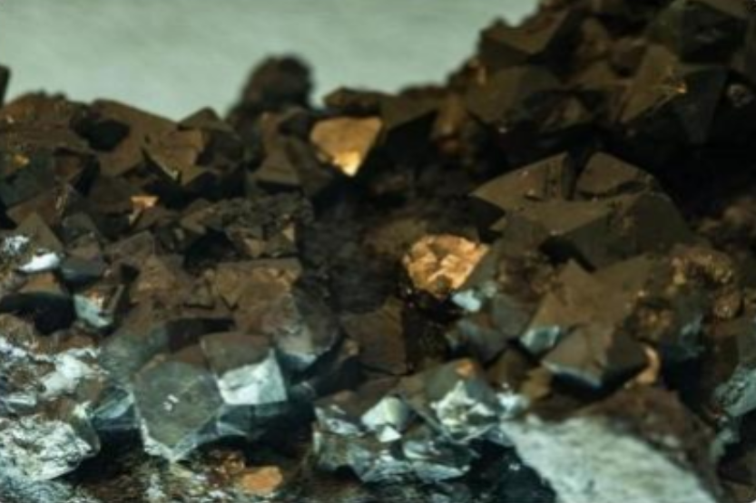 Analizator odpadów przeróbczych i analizatora elementów do ponownego wykorzystania opóźnień